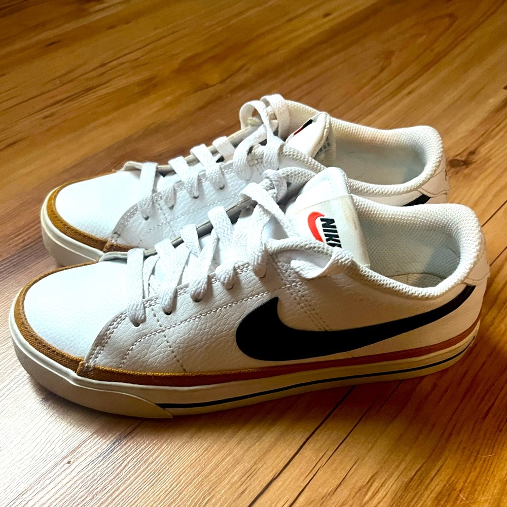 Nike Court Legacy women’s sneaker